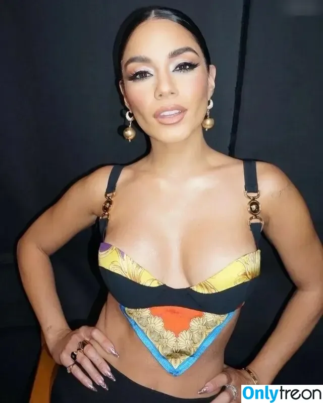 Vanessa Hudgens голая photo #0811 (VanessaHudgens)