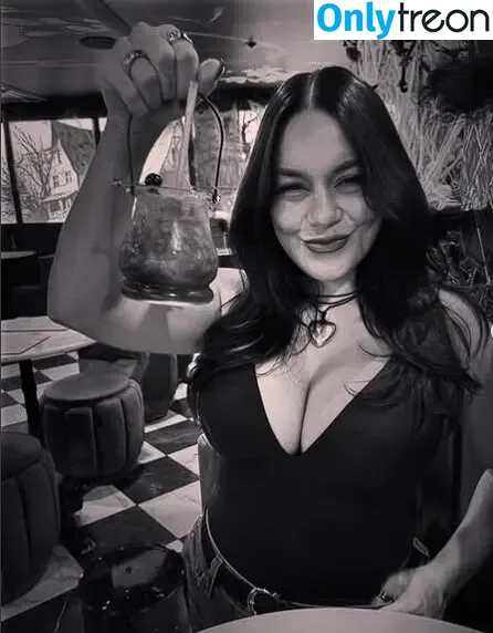 Vanessa Hudgens nude photo #0814 (VanessaHudgens)