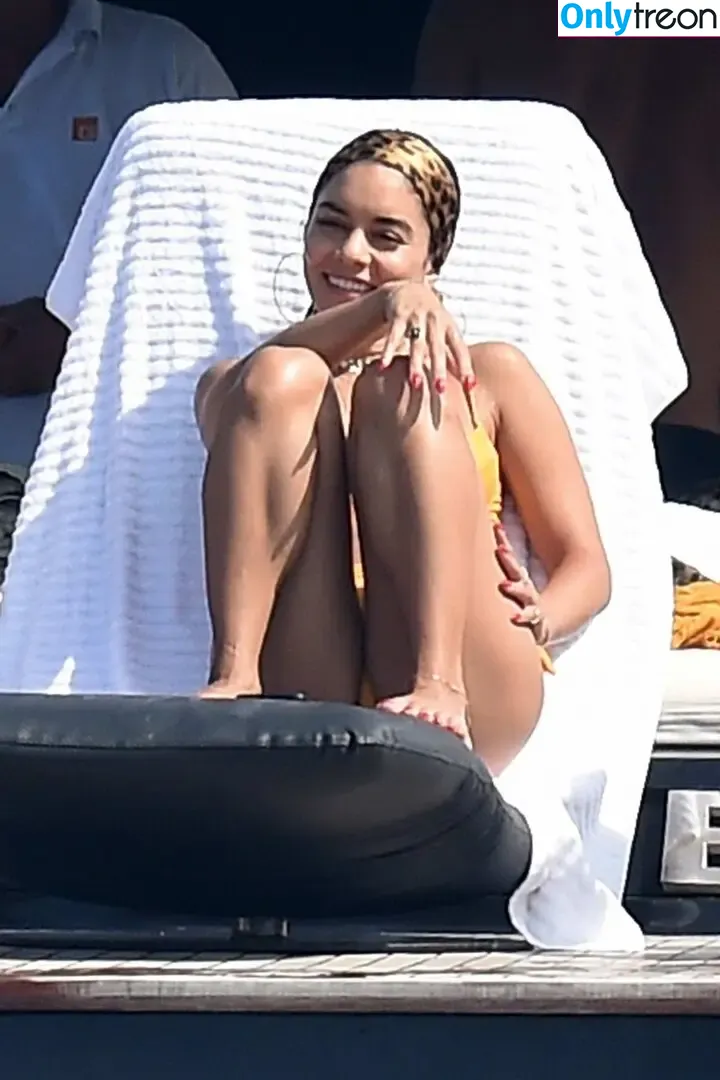 Vanessa Hudgens nude photo #0828 (VanessaHudgens)