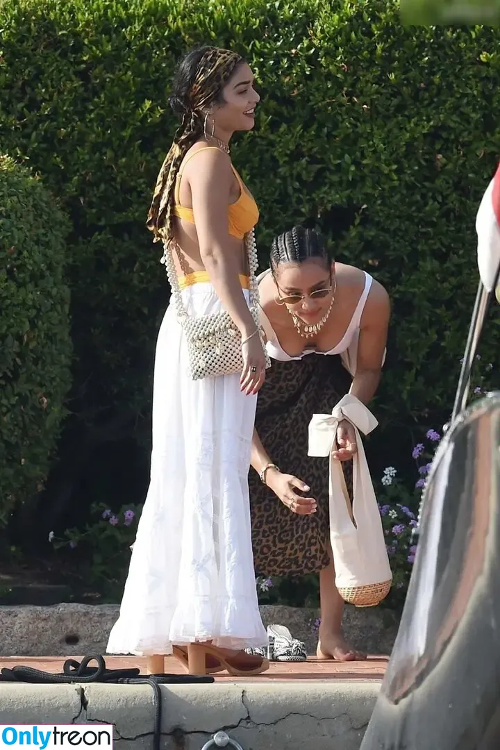 Vanessa Hudgens голая photo #0841 (VanessaHudgens)
