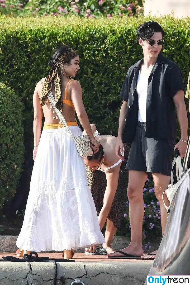 Vanessa Hudgens nude photo #0844 (VanessaHudgens)
