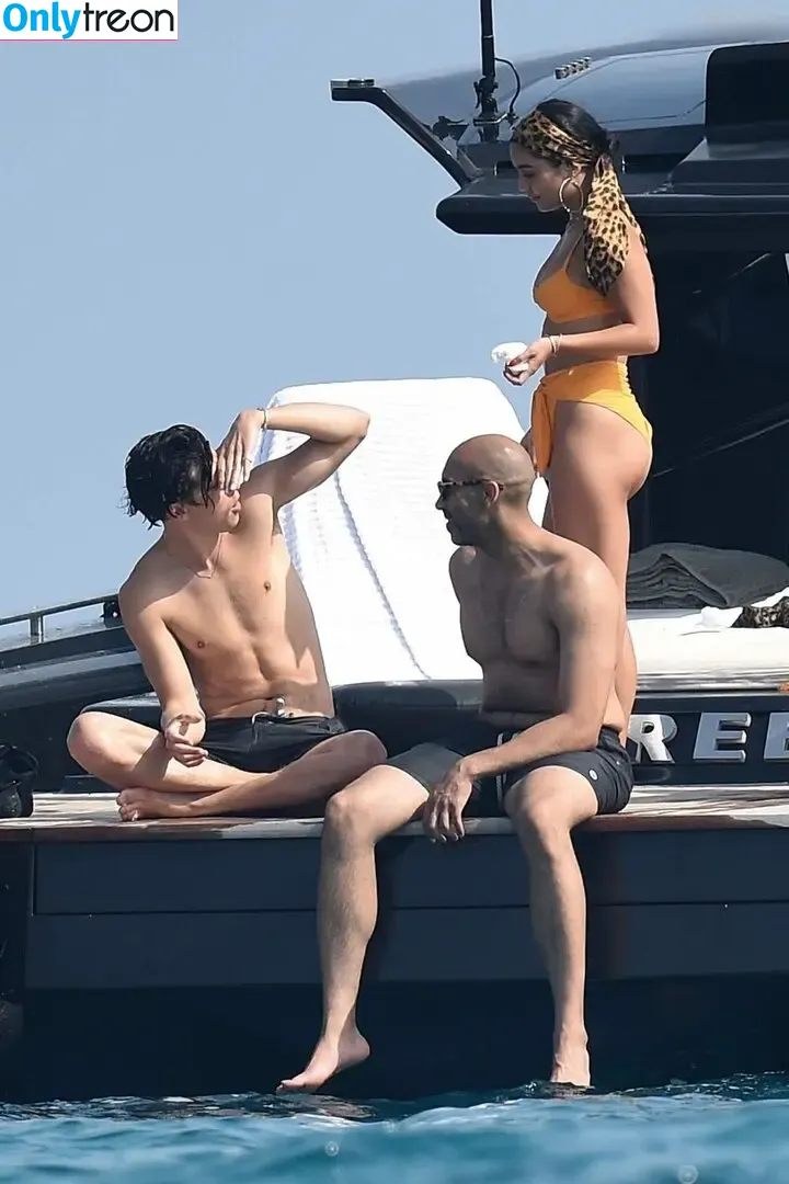 Vanessa Hudgens nude photo #0845 (VanessaHudgens)