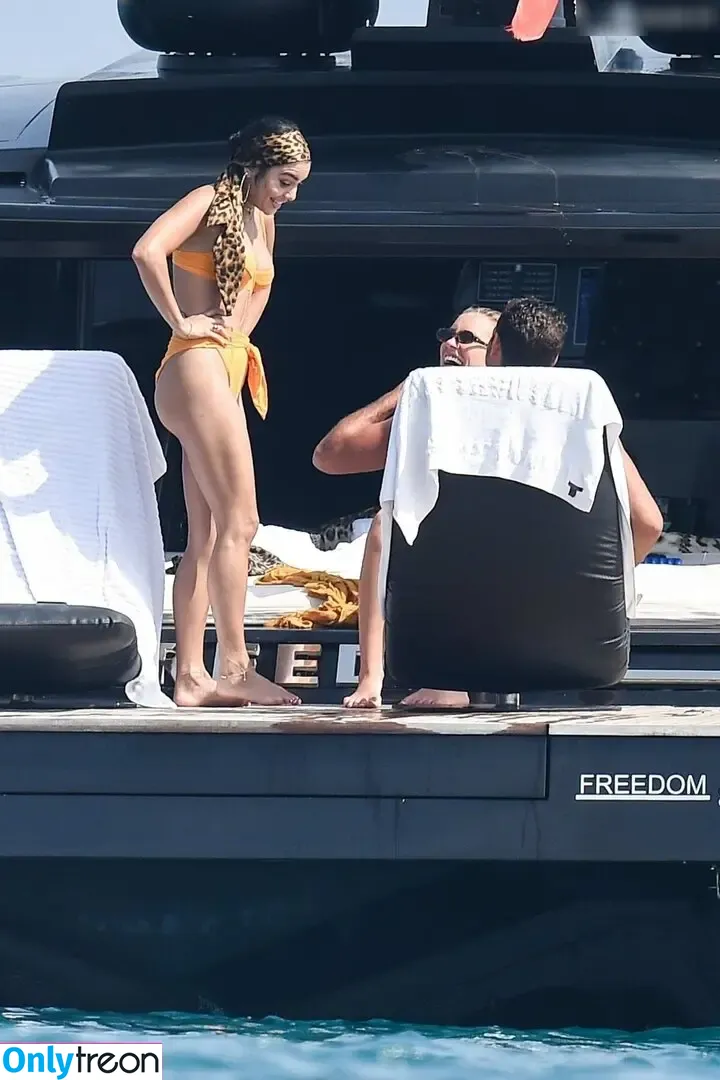 Vanessa Hudgens nude photo #0846 (VanessaHudgens)