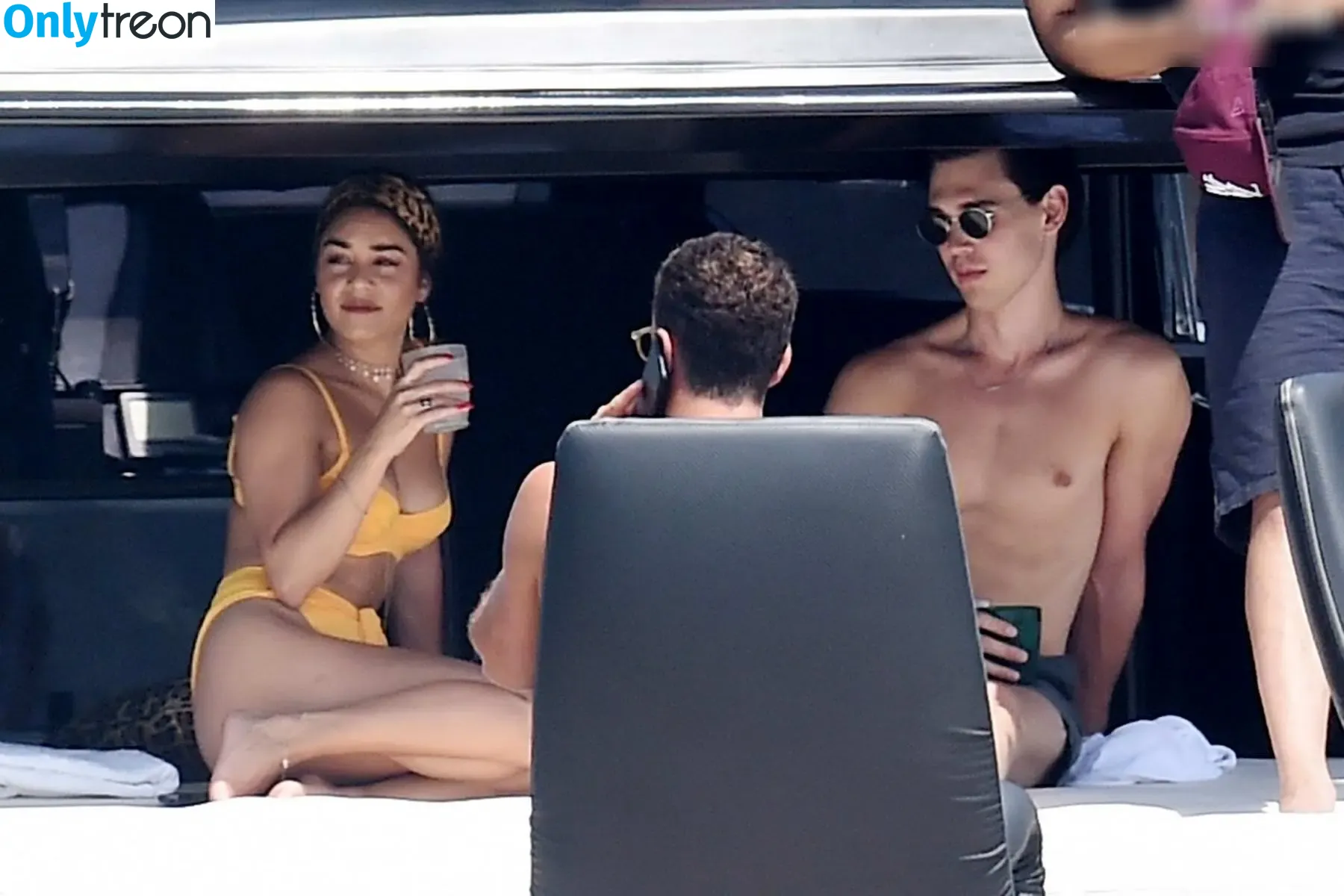 Vanessa Hudgens голая photo #0848 (VanessaHudgens)