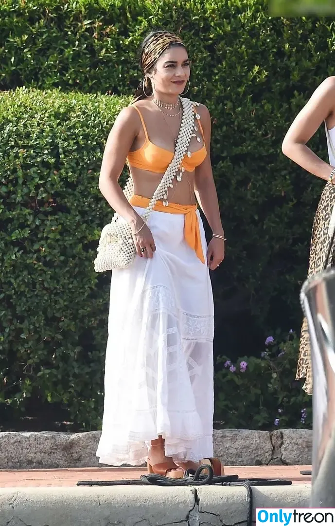 Vanessa Hudgens nude photo #0851 (VanessaHudgens)