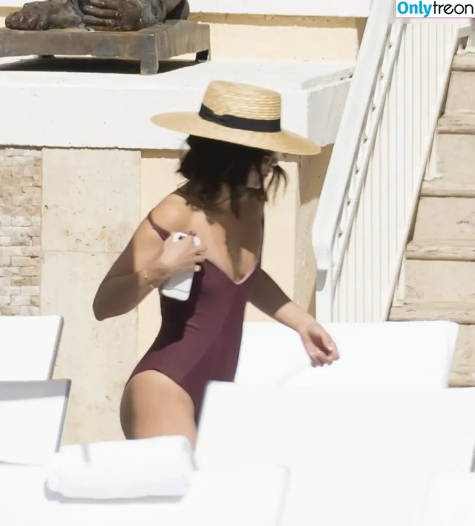 Vanessa Hudgens nude photo #0885 (VanessaHudgens)