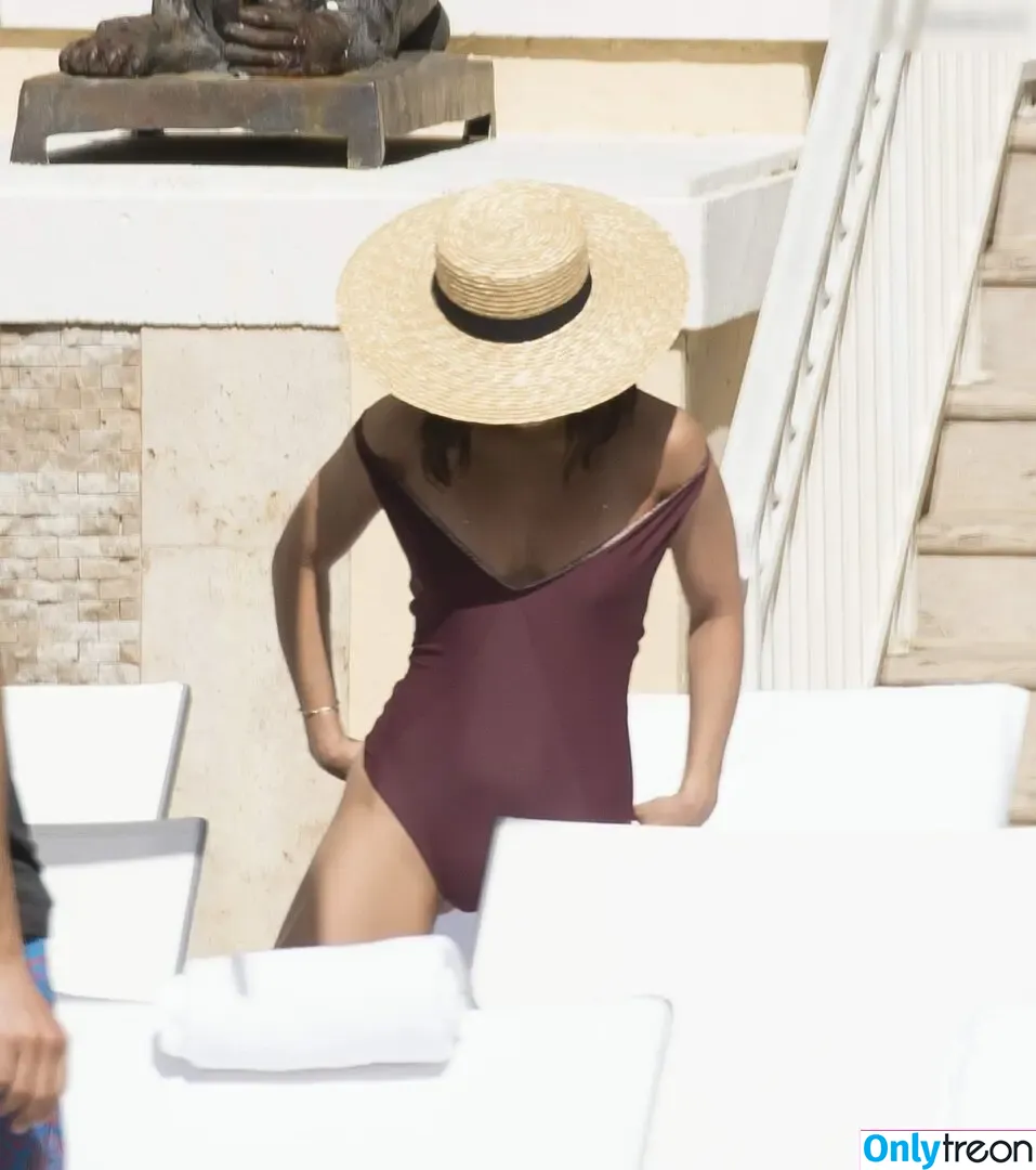 Vanessa Hudgens nude photo #0891 (VanessaHudgens)