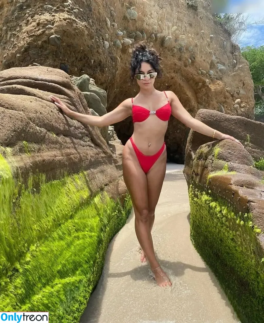 Vanessa Hudgens голая photo #0896 (VanessaHudgens)
