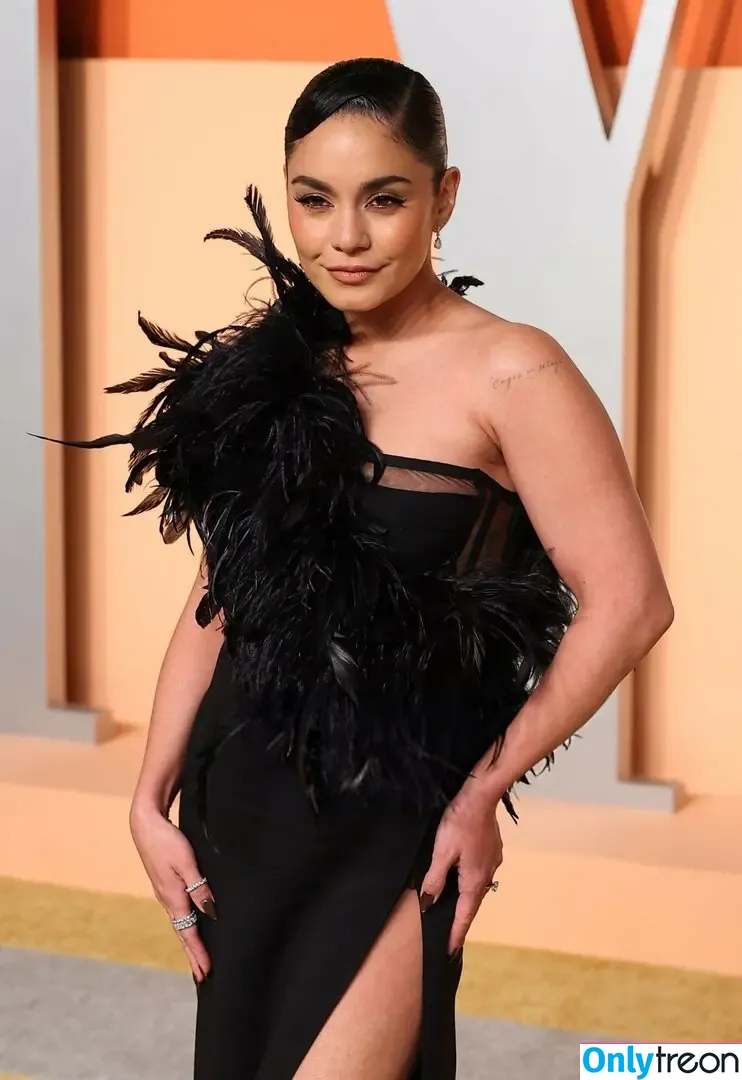 Vanessa Hudgens голая photo #0902 (VanessaHudgens)