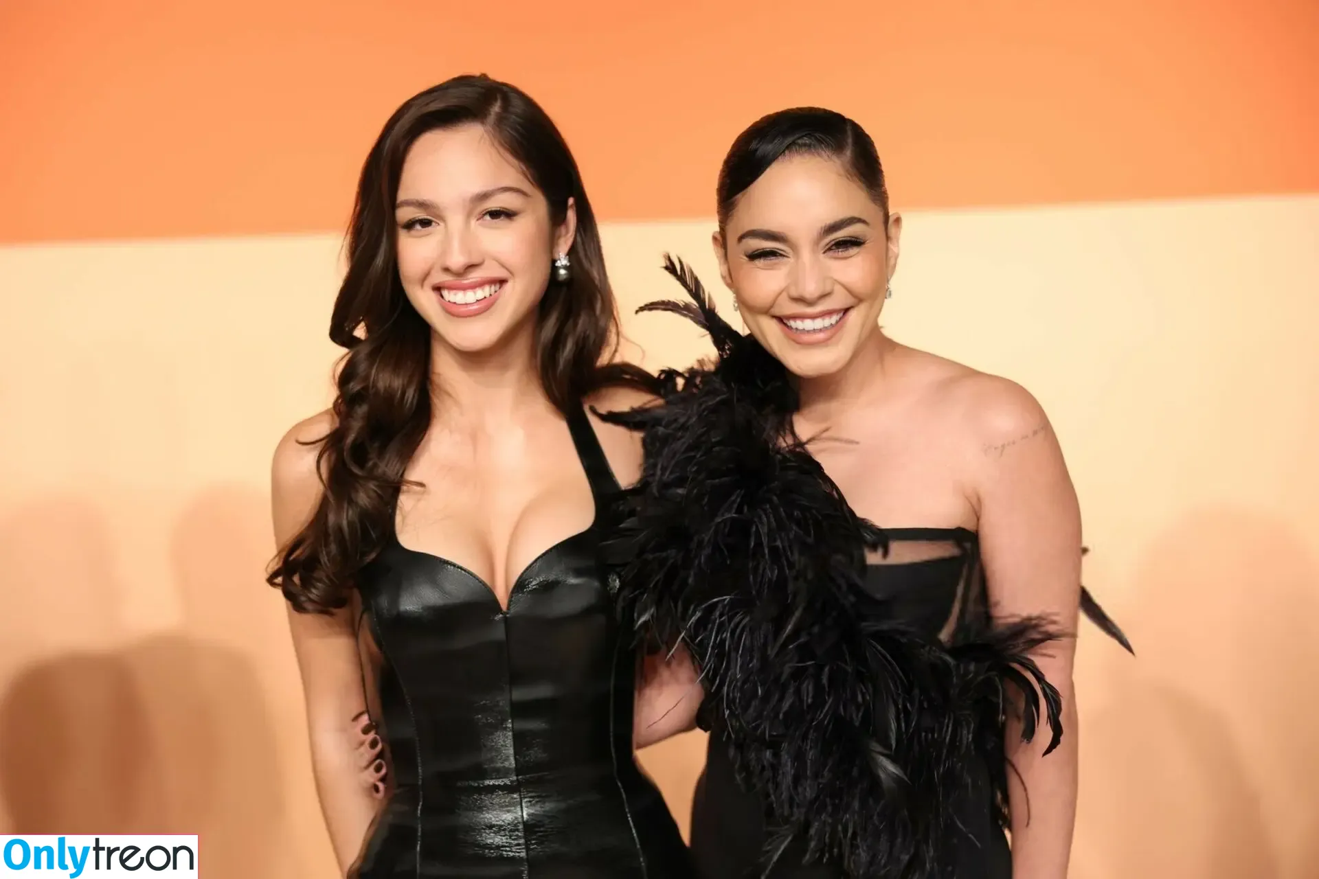 Vanessa Hudgens голая photo #0903 (VanessaHudgens)