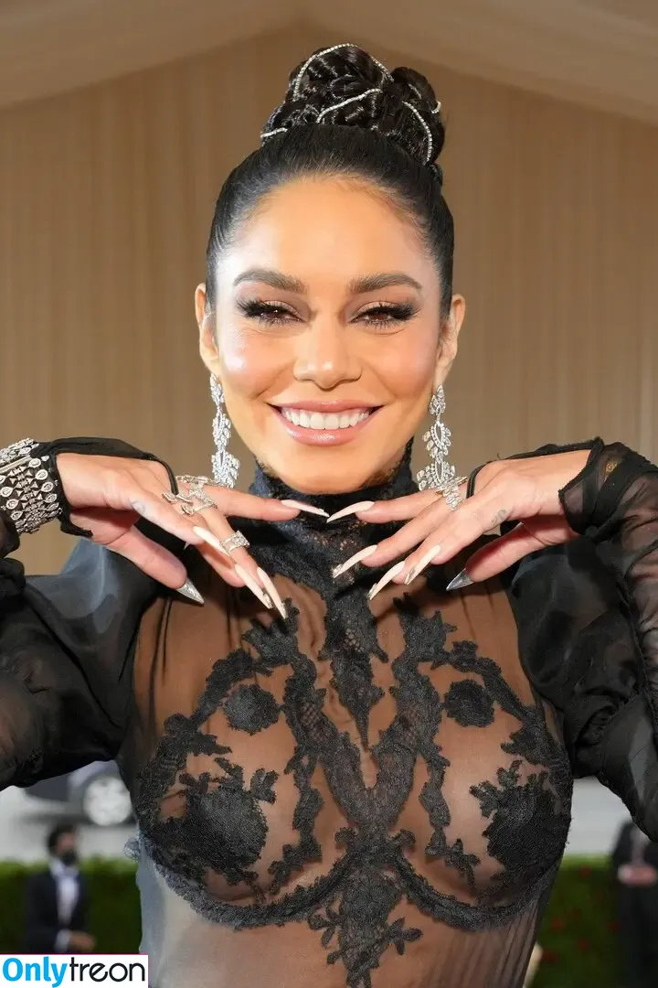 Vanessa Hudgens голая photo #0909 (VanessaHudgens)
