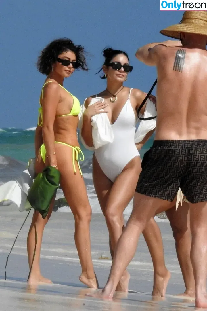 Vanessa Hudgens nude photo #0934 (VanessaHudgens)