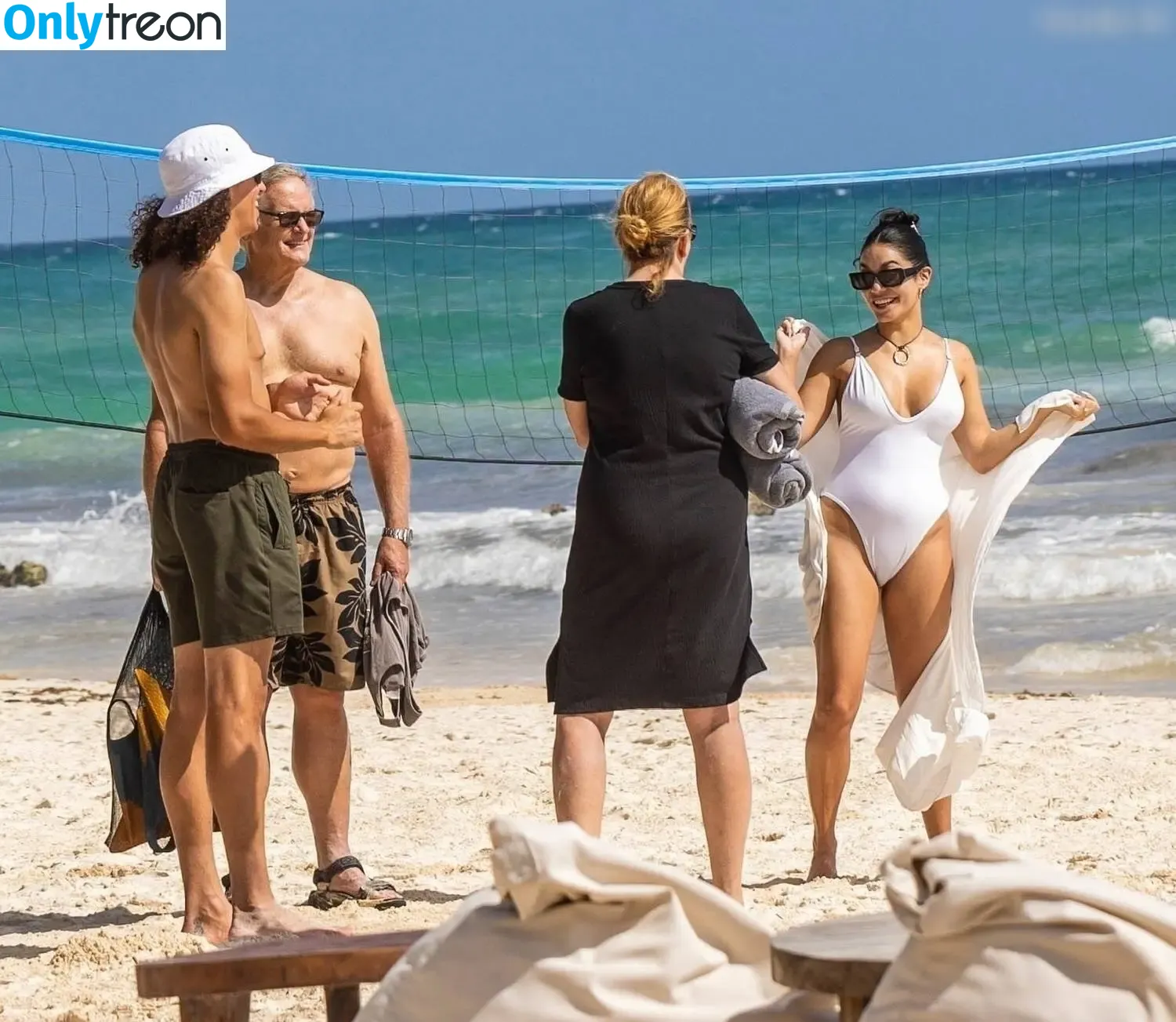 Vanessa Hudgens nude photo #0953 (VanessaHudgens)