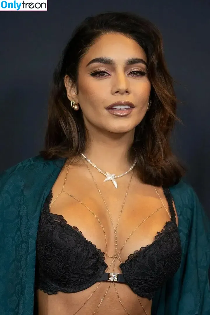 Vanessa Hudgens голая photo #0954 (VanessaHudgens)