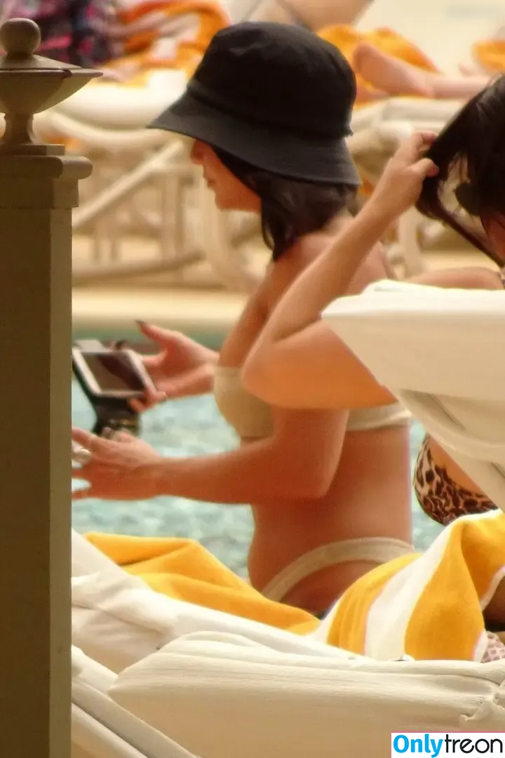 Vanessa Hudgens голая photo #0966 (VanessaHudgens)