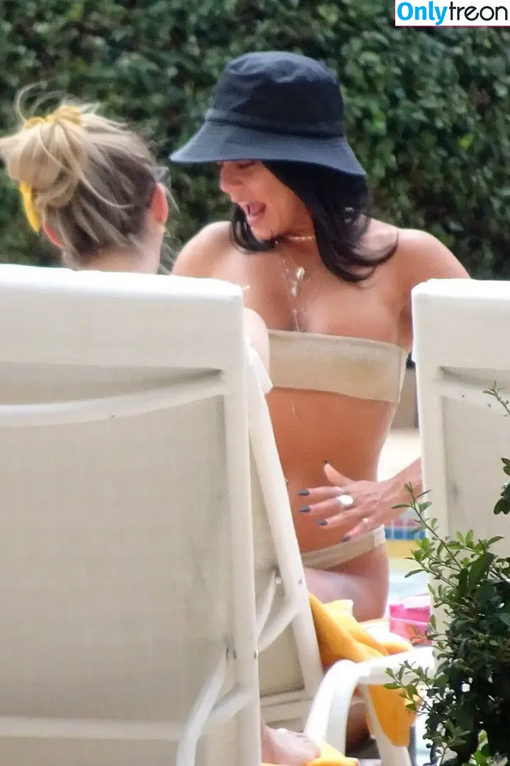 Vanessa Hudgens голая photo #0968 (VanessaHudgens)