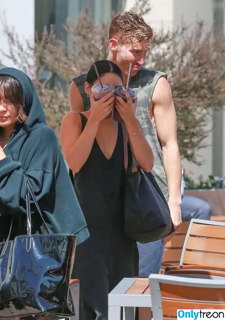 Vanessa Hudgens голая photo #0978 (VanessaHudgens)