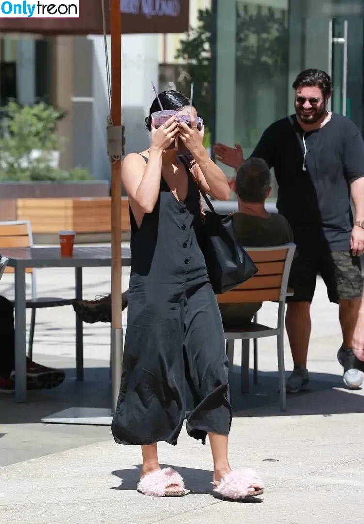 Vanessa Hudgens голая photo #0981 (VanessaHudgens)