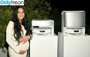 Vanessa Hudgens / VanessaHudgens nude photo #1072
