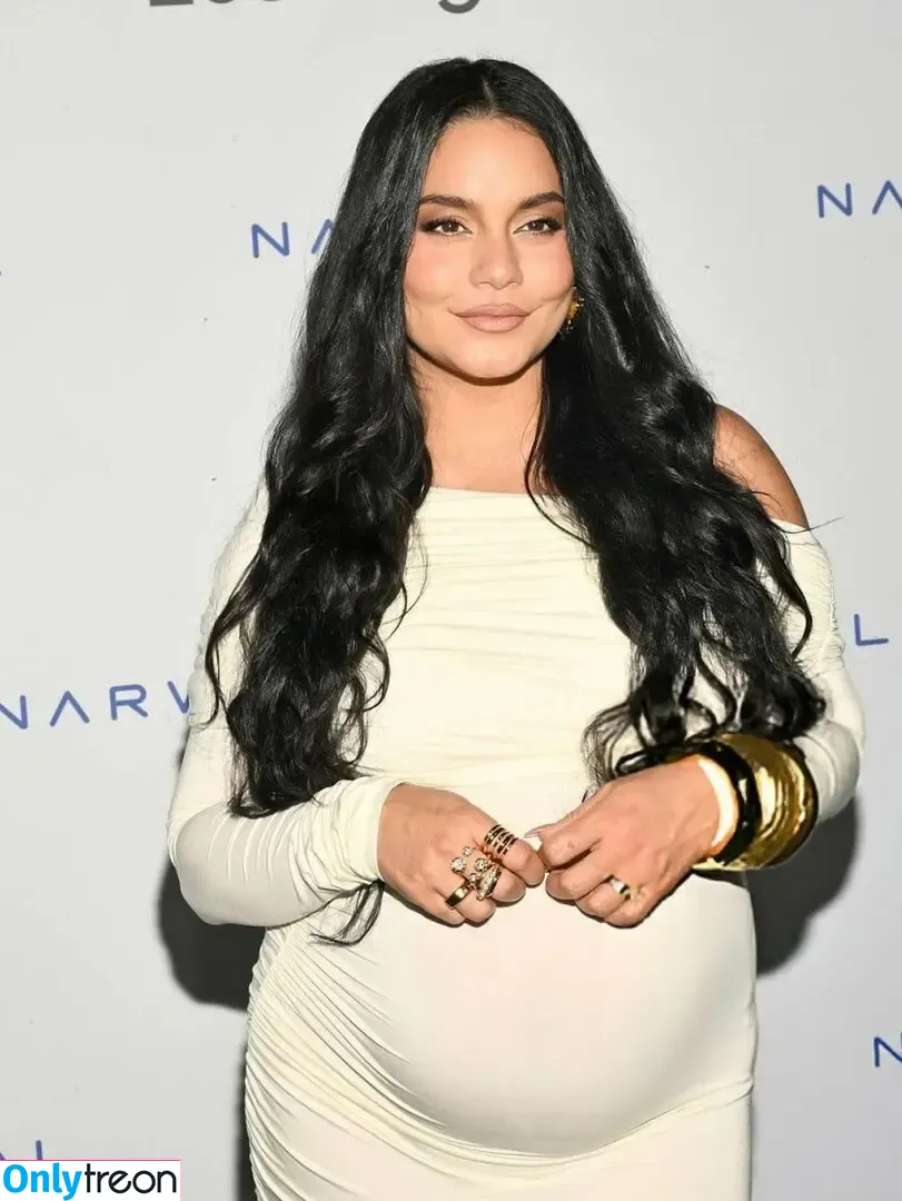 Vanessa Hudgens голая photo #1064 (VanessaHudgens)