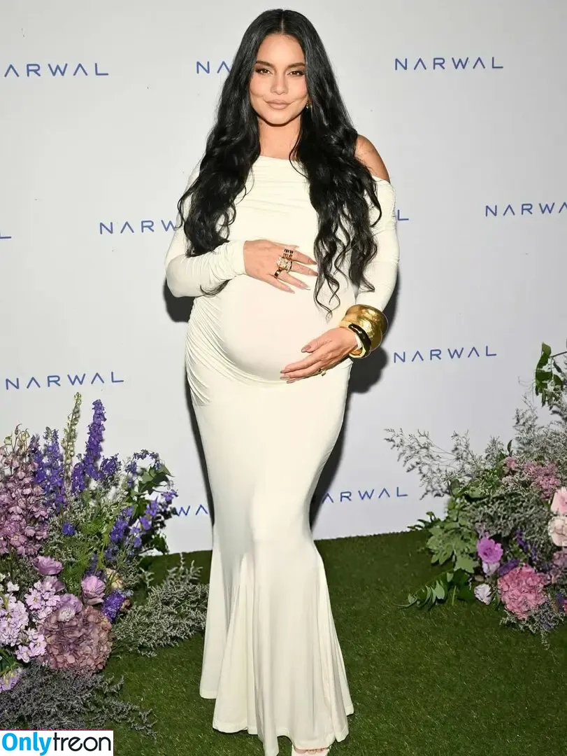 Vanessa Hudgens голая photo #1076 (VanessaHudgens)