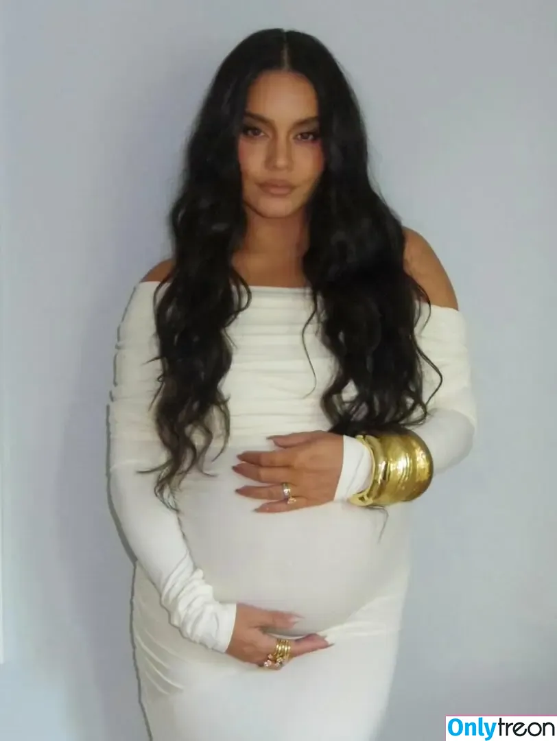 Vanessa Hudgens голая photo #1077 (VanessaHudgens)