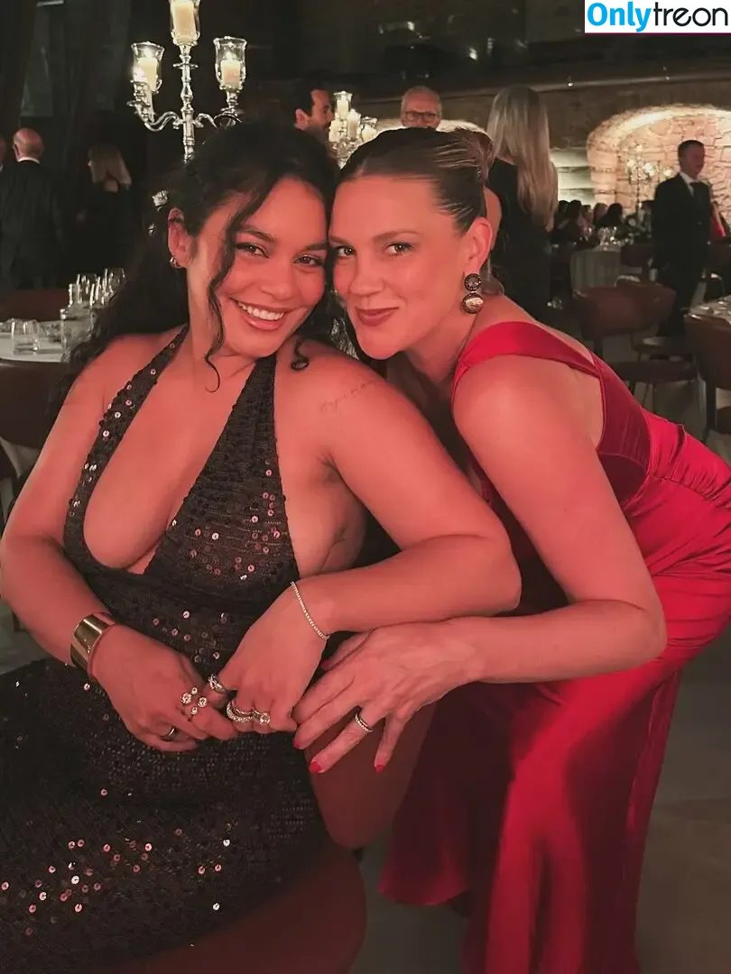 Vanessa Hudgens голая photo #1083 (VanessaHudgens)