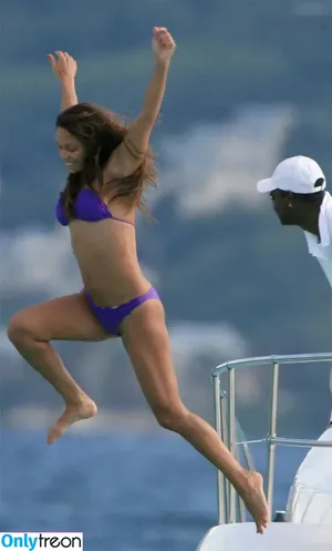 Vanessa Minnillo / vanessalachey nude photo #0007