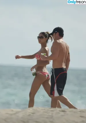 Vanessa Minnillo / vanessalachey nude photo #0036