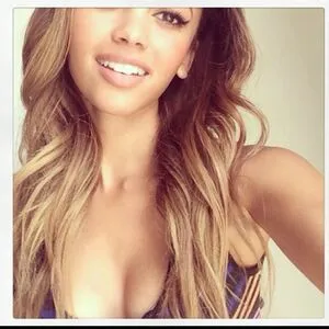 Vanessa Morgan / vanessamorgan фото голая #0001