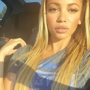 Vanessa Morgan / vanessamorgan фото голая #0010