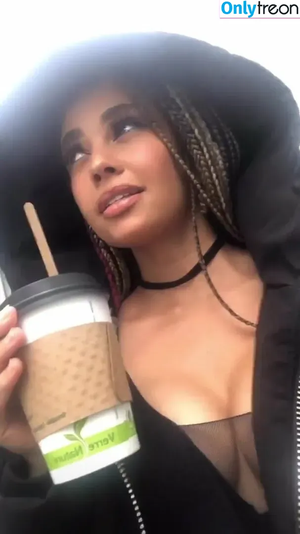 Vanessa Morgan голая photo #0021 (vanessamorgan)