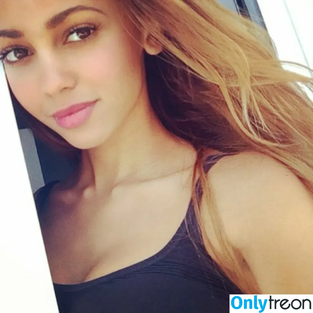 Vanessa Morgan голая photo #0023 (vanessamorgan)