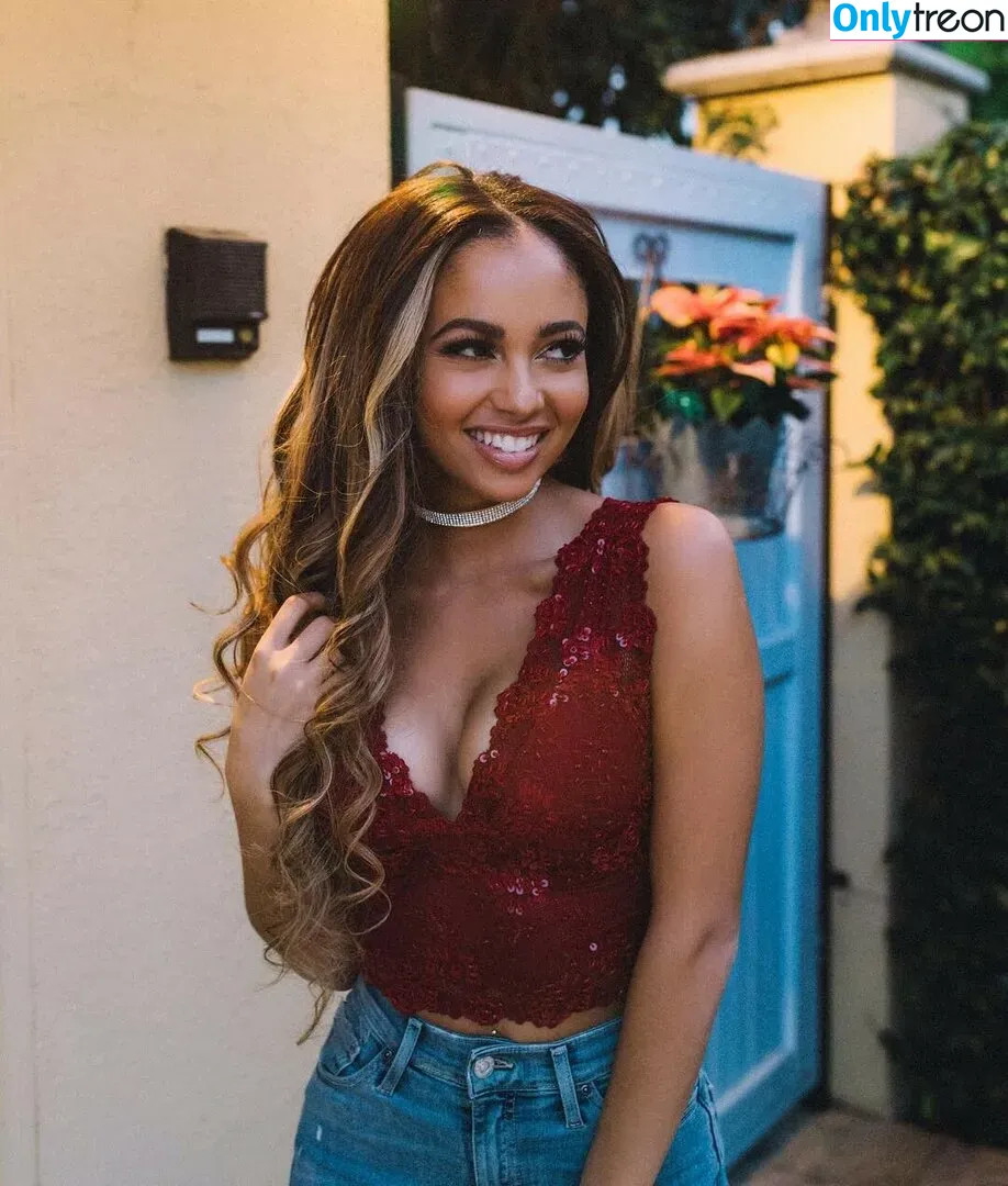 Vanessa Morgan голая photo #0162 (vanessamorgan)