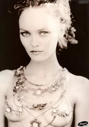 Vanessa Paradis / vanessa.paradis nude photo #0012