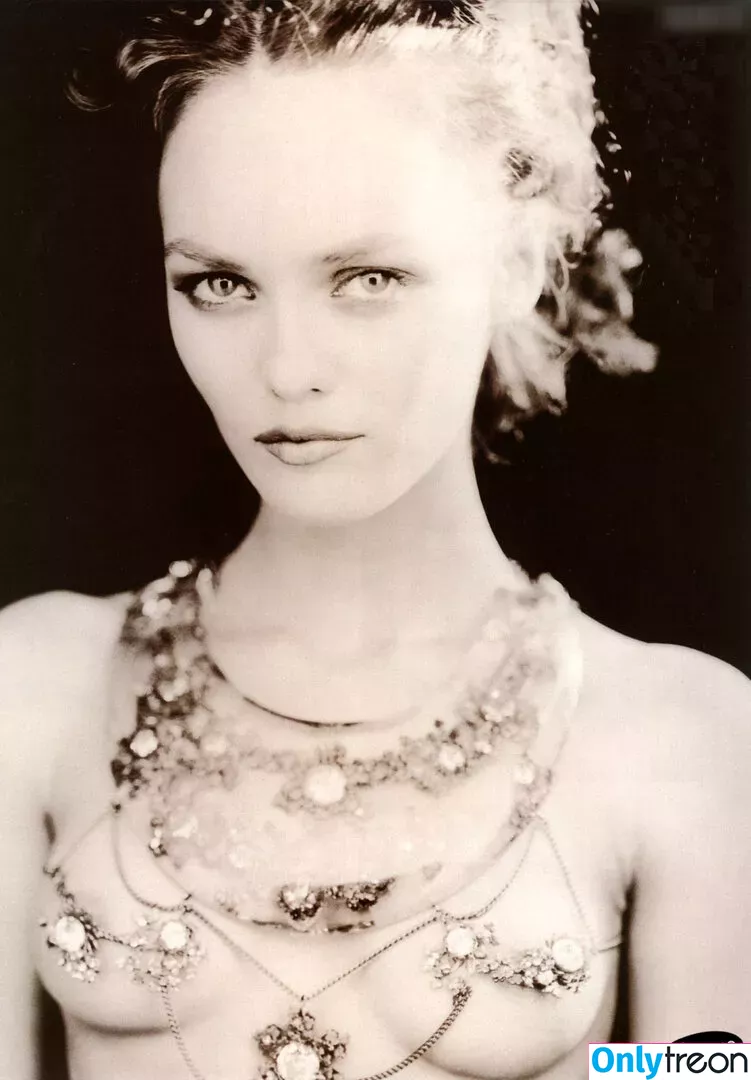 Vanessa Paradis nude photo #0012 (vanessa.paradis)