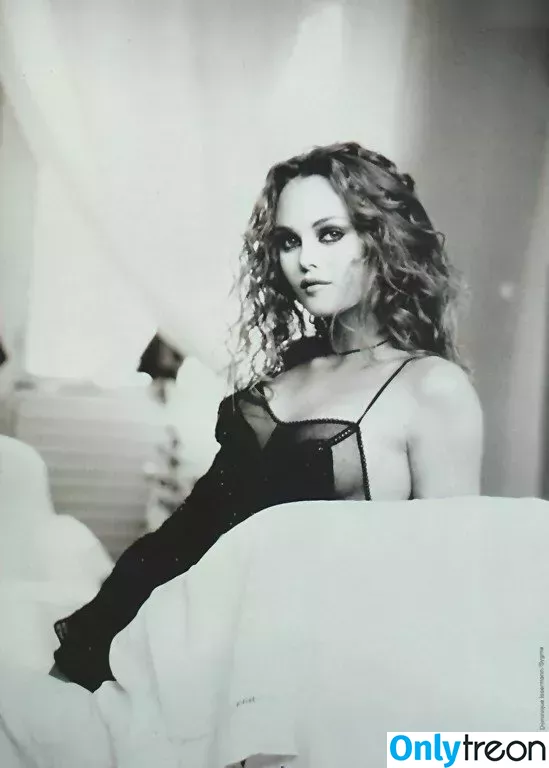 Vanessa Paradis nude photo #0013 (vanessa.paradis)