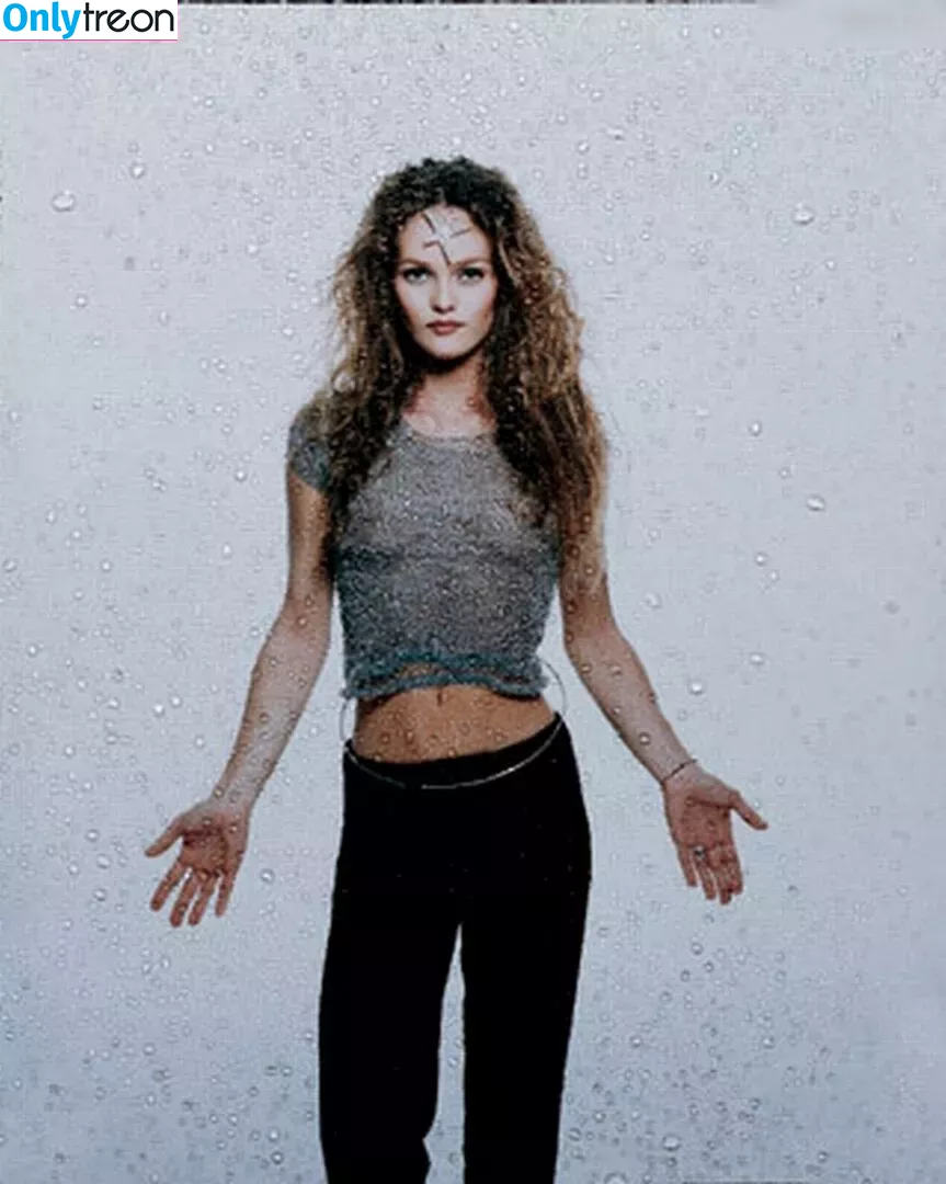 Vanessa Paradis nude photo #0016 (vanessa.paradis)