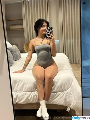 vanessabellfree / vanessabellaxo nude photo #0009