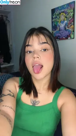 vanessabellxo / petitexkimmy / vanessabellaxo nude photo #0001