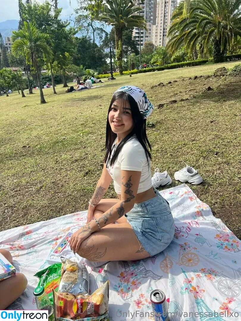 vanessabellxo nude photo #0030 (petitexkimmy / vanessabellaxo)