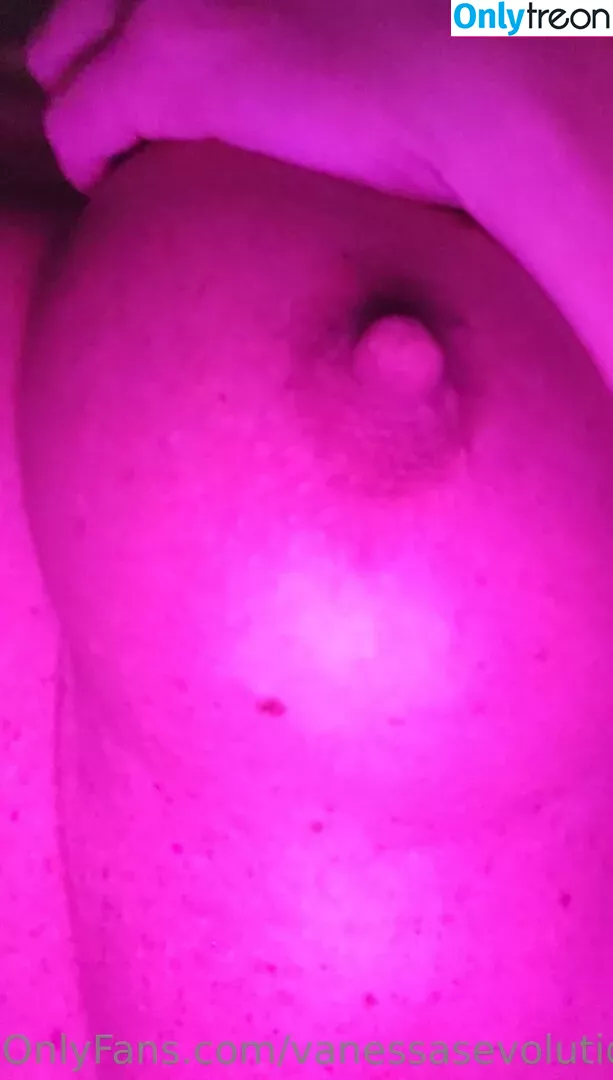 Vanessas Evolution nude photo #0008 (Vanessasevol / evolution.i9 / vanessasevolution)