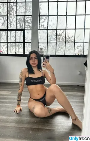 vanessaswrlddd / howloud nude photo #0005