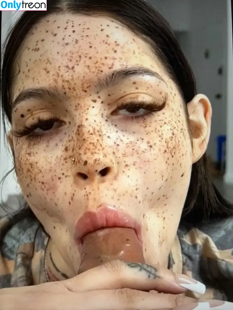 vanessaswrlddd nude photo #0001 (howloud)