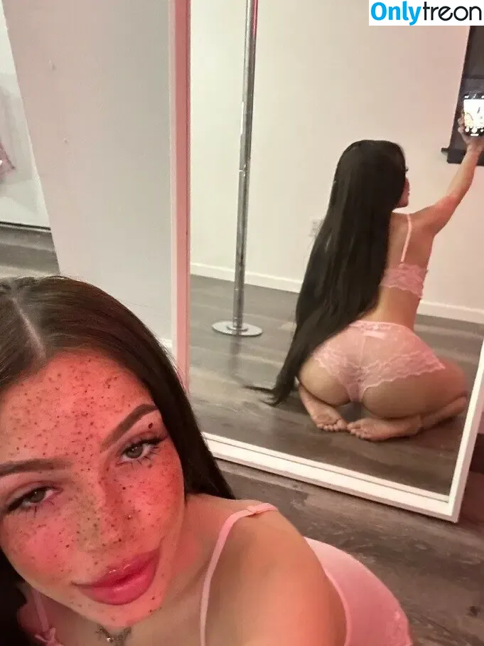 vanessaswrlddd nude photo #0010 (howloud)
