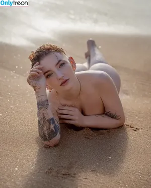  nude photo #0001