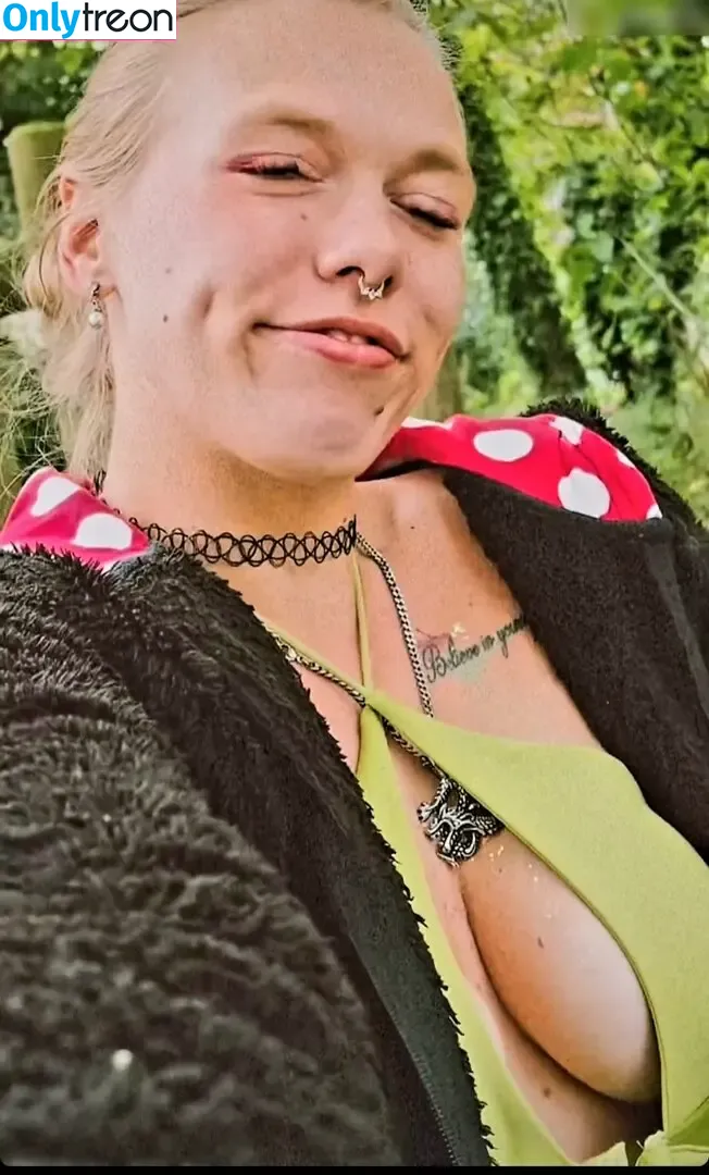 vanny_flowerchild nude photo #0066 (vanny_flowerchild)