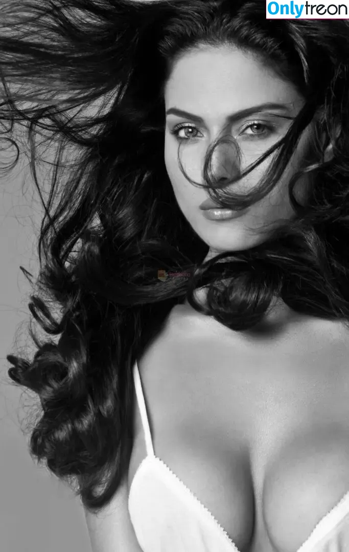 Veena Malik nude photo #0005 (theveenamalik)