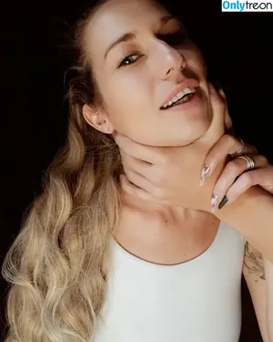 nude photo #0003