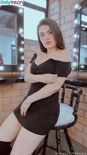 VegaLyra / itslyravega nude photo #0030